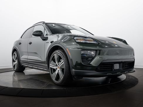 Certified 2025 Porsche Macan 4 Electric AWD/4WD image 9
