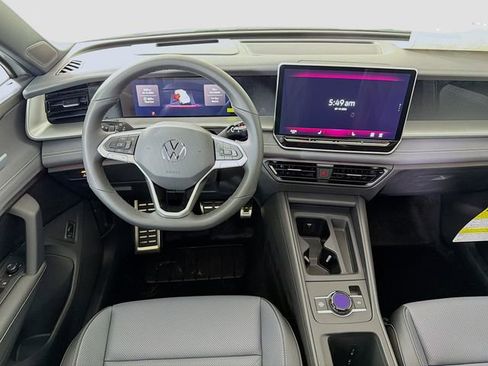 New 2026 Volkswagen Tiguan SE R-Line FWD image 23