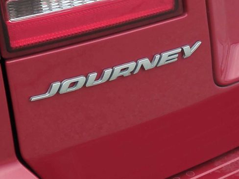 Used 2019 Dodge Journey SE image 31