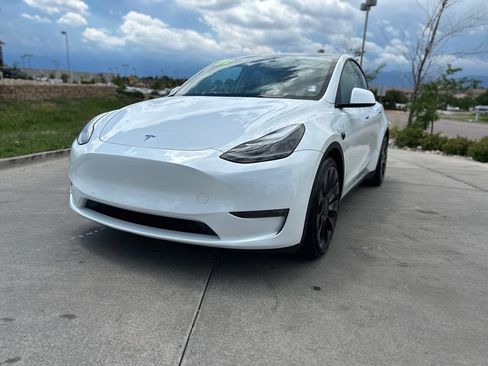 Used 2022 Tesla Model Y Performance AWD/4WD image 3