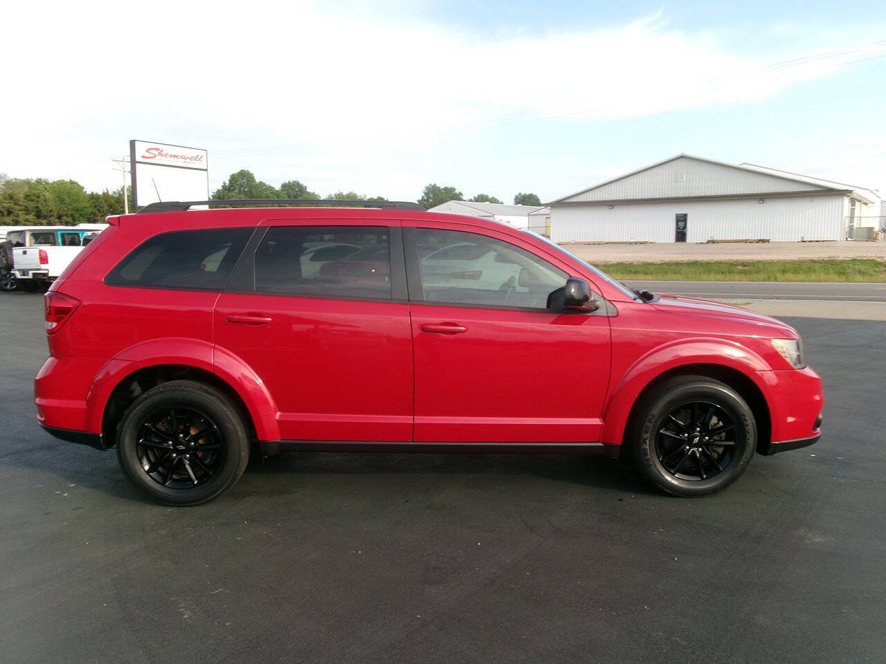 Used 2019 Dodge Journey SE FWD image 3