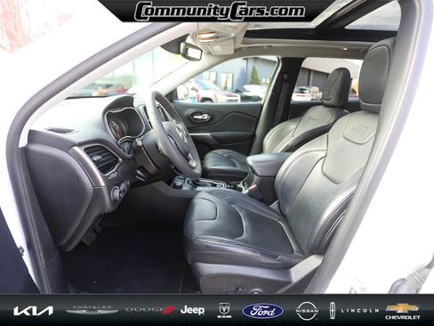 Used 2021 Jeep Cherokee Limited w/ Elite Package image 12