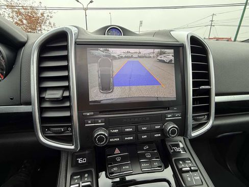 Used 2018 Porsche Cayenne Platinum Edition image 26