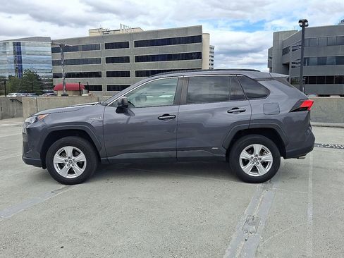 Used 2020 Toyota RAV4 LE image 2