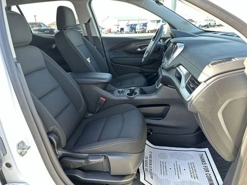 Used 2024 GMC Terrain SLE w/ Driver Convenience Package image 29