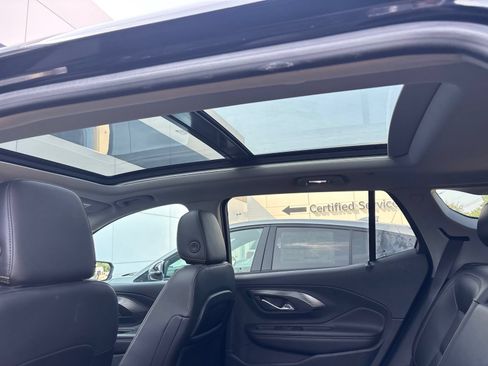 Used 2019 GMC Terrain SLT w/ Preferred Package FWD image 4
