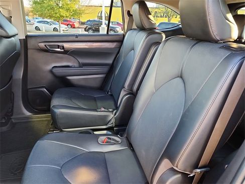 Used 2022 Toyota Highlander Limited image 15