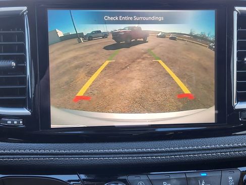 Used 2024 Chrysler Pacifica Limited image 18