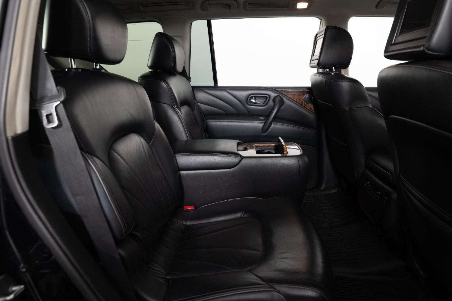 Used 2016 INFINITI QX80 4WD w/ Deluxe Technology Package image 27