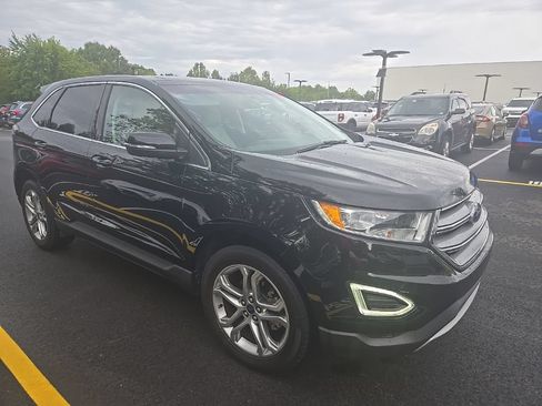 Used 2018 Ford Edge Titanium w/ Equipment Group 301A FWD image 3