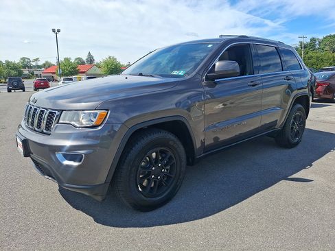 Used 2020 Jeep Grand Cherokee Laredo AWD/4WD image 3