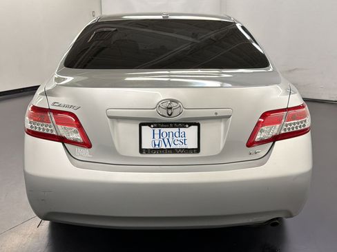 Used 2011 Toyota Camry LE image 10