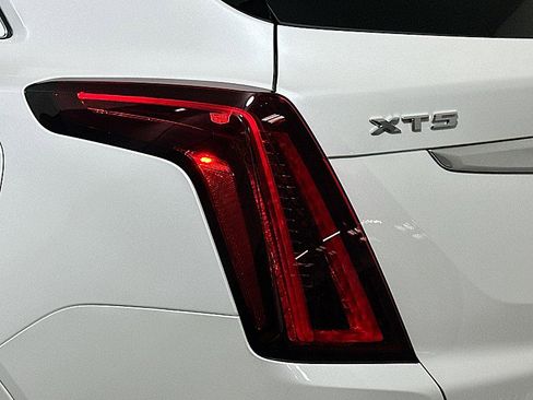 Used 2023 Cadillac XT5 Premium Luxury image 8