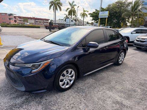 Used 2020 Toyota Corolla LE FWD image 2