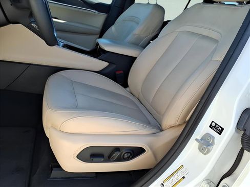 Used 2023 Jeep Grand Cherokee Limited image 13