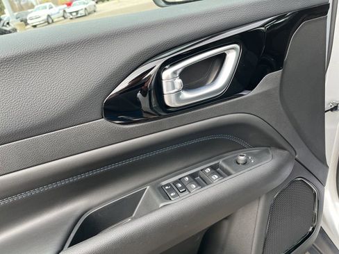 New 2025 Jeep Compass Latitude w/ Convenience Group AWD/4WD image 11