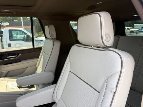 Used 2026 GMC Yukon Denali w/ Denali Reserve Package AWD/4WD image 14