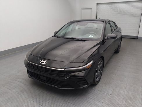 Used 2025 Hyundai Elantra SEL FWD image 15