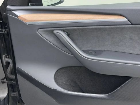 Used 2024 Tesla Model Y Long Range AWD/4WD image 22