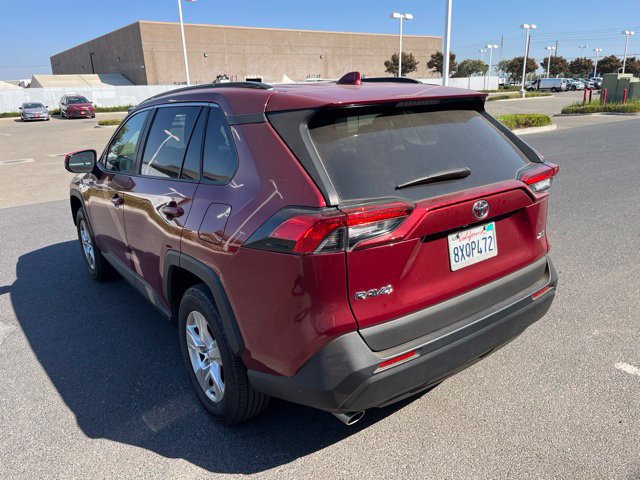 Used 2021 Toyota RAV4 XLE w/ Convenience Package FWD image 4