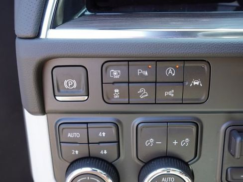 Used 2025 Chevrolet Tahoe Premier AWD/4WD image 31