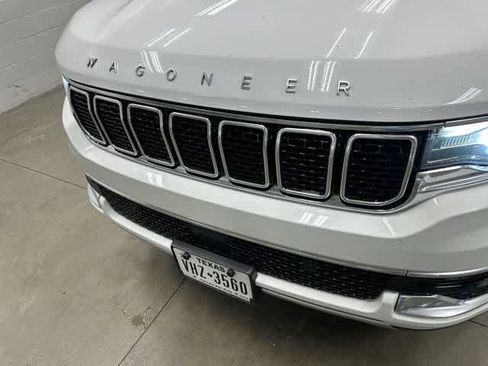 Used 2024 Jeep Wagoneer Series II w/ Flexible Seating Group RWD image 31