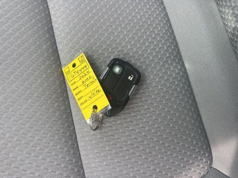 Used 2024 GMC Terrain SLE image 30