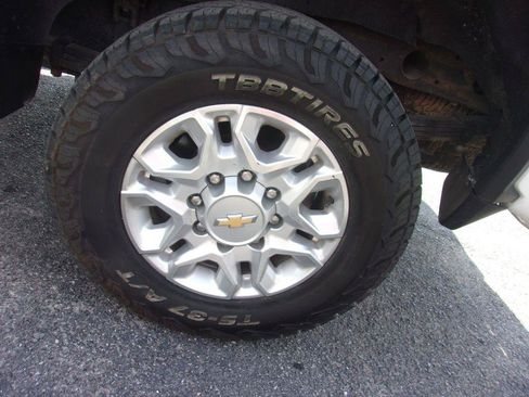 Used 2022 Chevrolet Silverado 2500 LT w/ Convenience Package AWD/4WD image 11