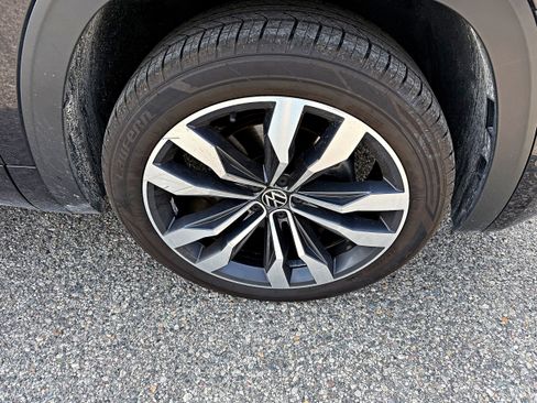 Used 2022 Volkswagen Atlas SEL Premium image 11