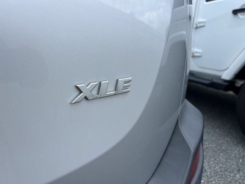 Used 2015 Toyota RAV4 XLE FWD image 4