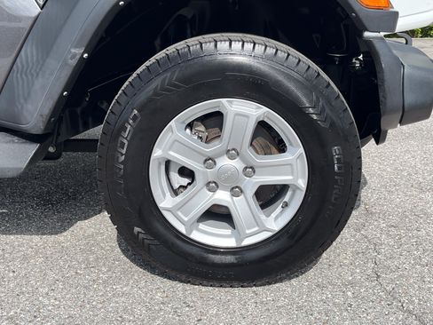 Used 2022 Jeep Wrangler Sport AWD/4WD image 9