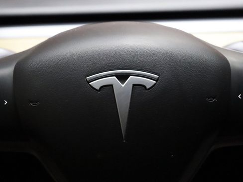 Used 2023 Tesla Model 3 Standard Range image 43