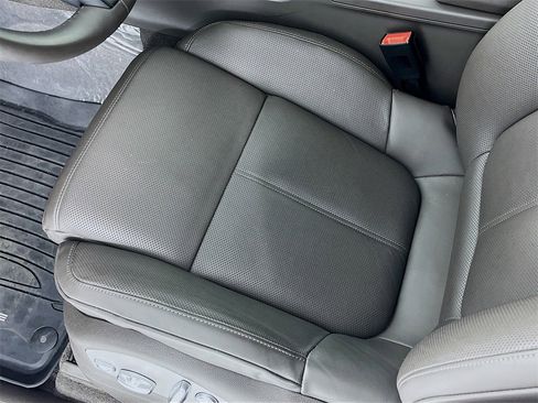 Certified 2025 Porsche Macan image 11