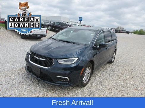 Used 2023 Chrysler Pacifica Touring-L image 1