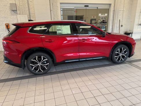 New 2025 Toyota Crown Signia image 6