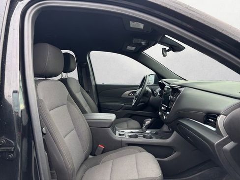 Used 2023 Chevrolet Traverse LT image 15