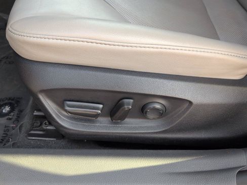 Used 2023 Toyota Camry XLE FWD image 13