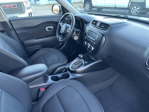 Used 2016 Kia Soul + image 28