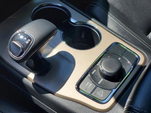 Used 2015 Jeep Grand Cherokee Limited image 18