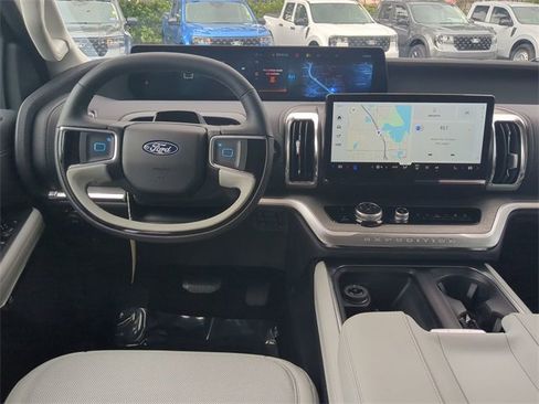 New 2025 Ford Expedition Max Platinum w/ Driver's Package image 5