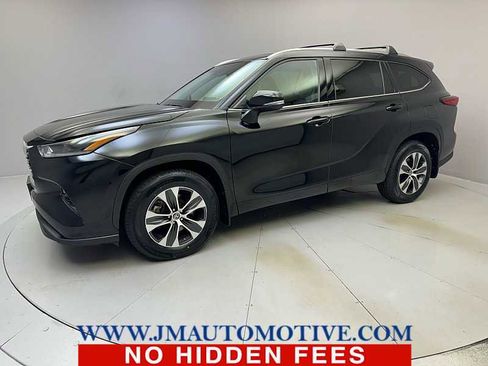 Used 2021 Toyota Highlander XLE image 1