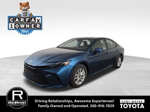 Used 2025 Toyota Camry LE image 1