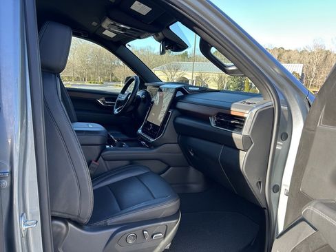 Certified 2025 GMC Yukon Denali image 41