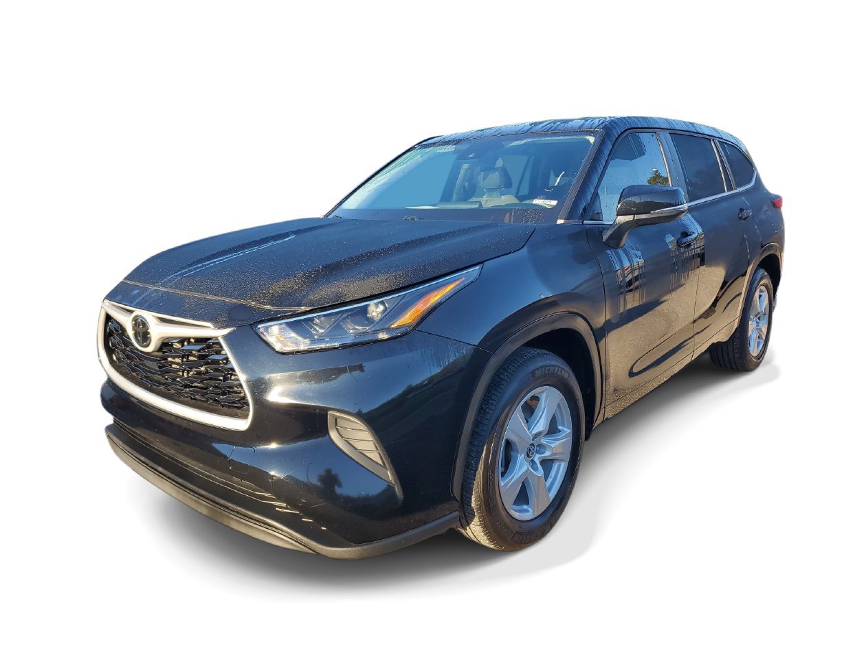 Used 2023 Toyota Highlander L FWD image 2