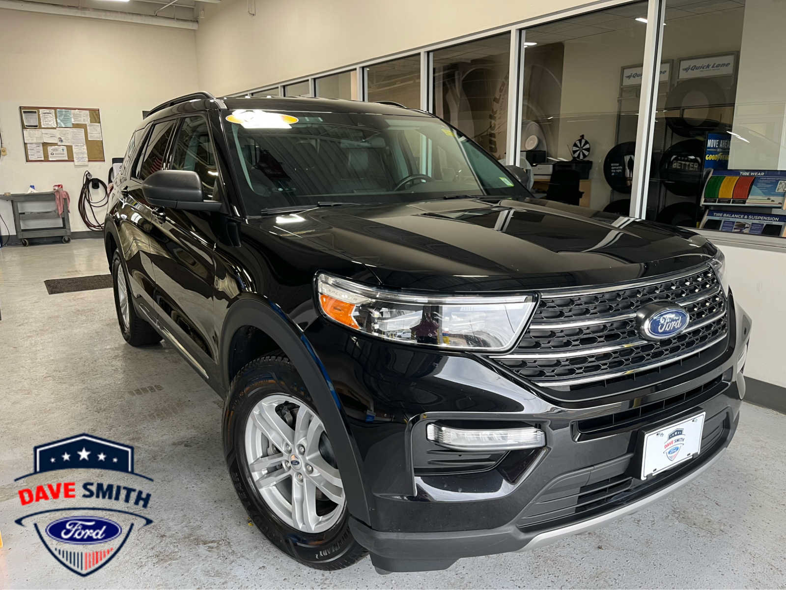 Certified 2023 Ford Explorer XLT w/ Equipment Group 202A AWD/4WD image 1