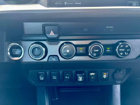 Used 2019 Toyota Tacoma TRD Sport w/ Technology Package AWD/4WD image 22