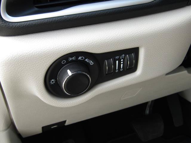 Used 2023 Chrysler Voyager LX FWD image 22