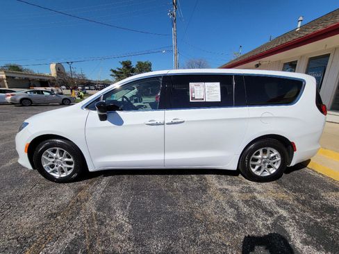 Used 2024 Chrysler Voyager LX FWD image 12