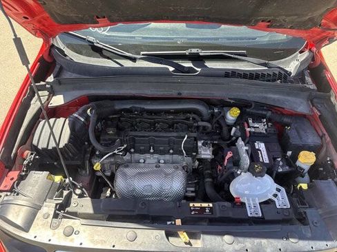 Used 2021 Jeep Renegade Latitude AWD/4WD image 12