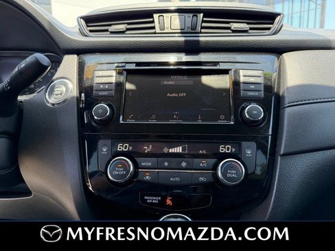 Used 2018 Nissan Rogue SV AWD/4WD image 25